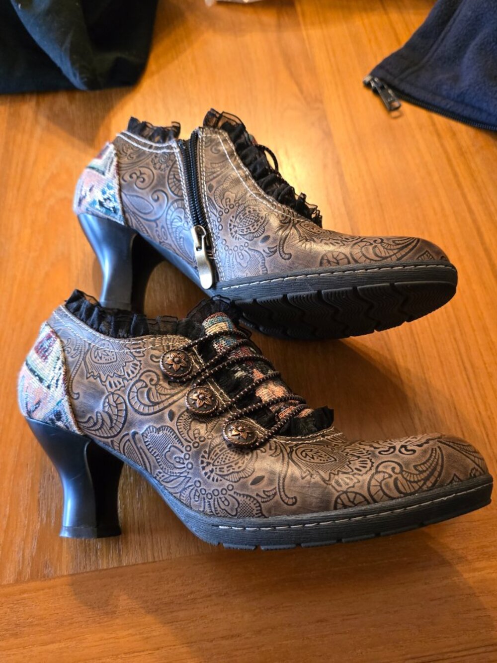 Socofy Vintage Etched Leather Heeled Oxfords, 7.5/38 - Picture 3 of 4